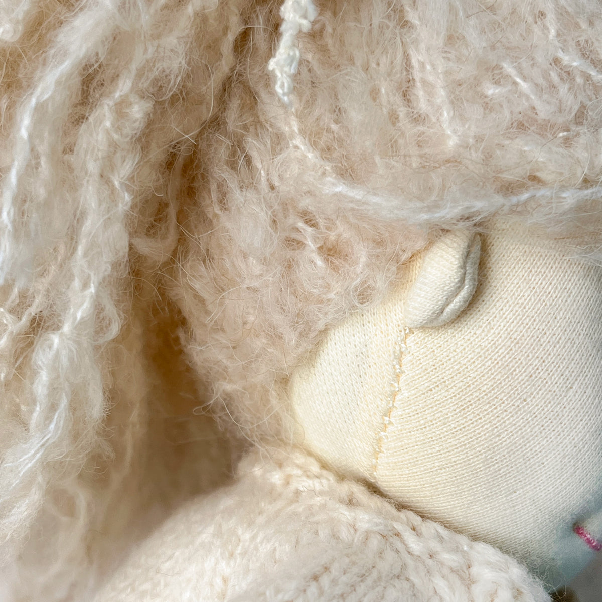 Doll hair-beige